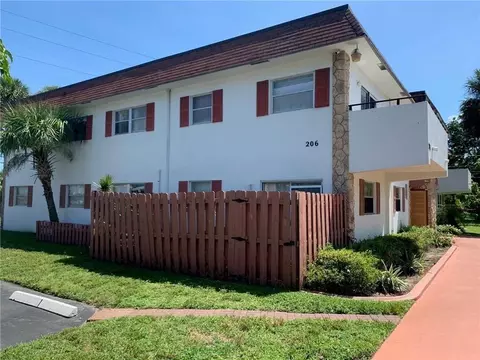 206 SW 1st St #J-4, Pompano Beach, FL 33060