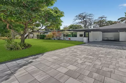360 NW 33rd St, Oakland Park, FL 33309