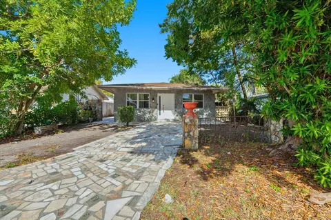 5735 Hayes St, Hollywood, FL 33021