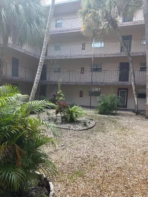 2840 Somerset Dr #206, Lauderdale Lakes, FL 33311