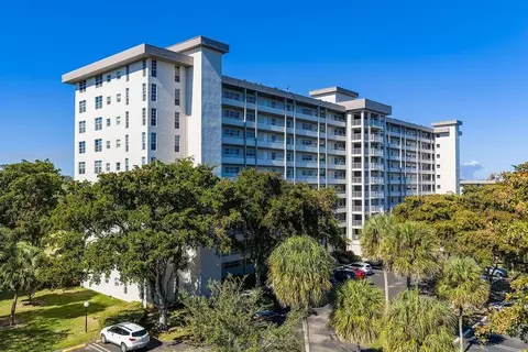 575 Oaks Ln #1002, Pompano Beach, FL 33069