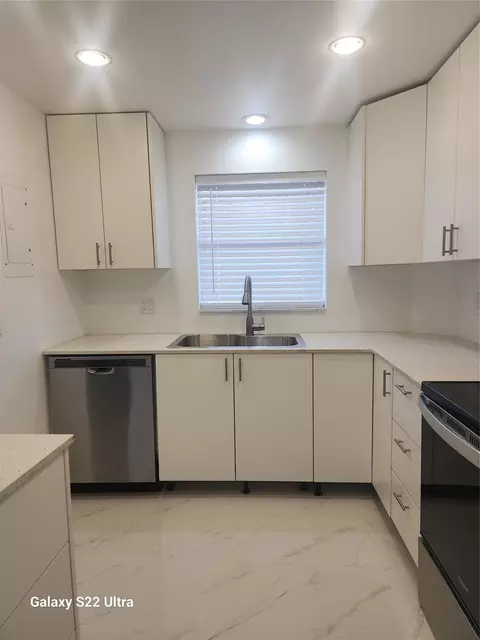 700 SE 6th Ave #111, Deerfield Beach, FL 33441
