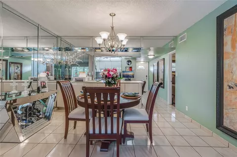 700 S Hollybrook Dr #304, Pembroke Pines, FL 33025