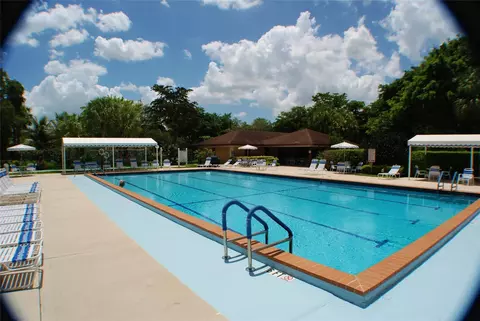 3980 Oaks Clubhouse Dr #511, Pompano Beach, FL 33069