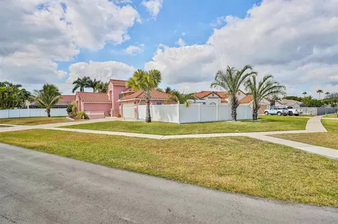 26 Dogwood Cir, Boynton Beach, FL 33436