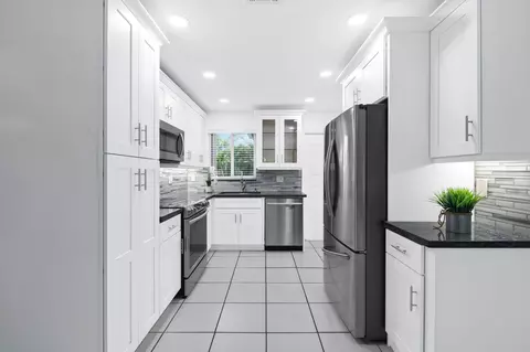 2152 NE 62nd St, Fort Lauderdale, FL 33308