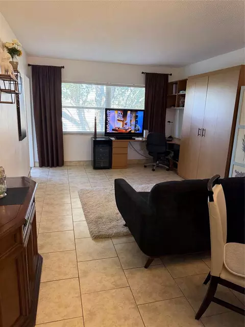 4331 NW 16th St #D308, Lauderhill, FL 33313