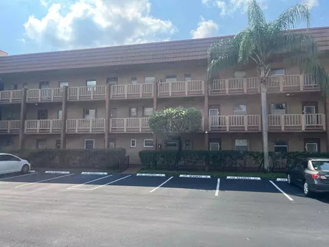 9800 Sunrise Lakes Blvd #109, Sunrise, FL 33322