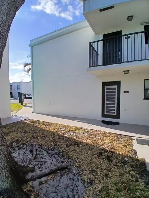 502 Osprey Dr #17A, Delray Beach, FL 33444