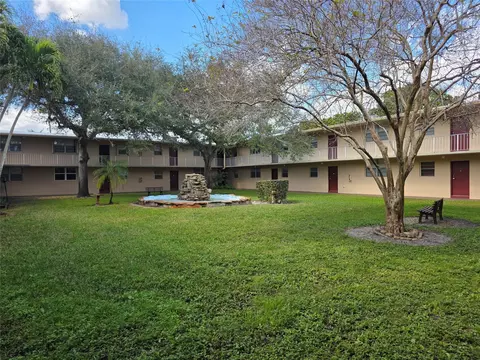 7173 Orange Dr #120, Davie, FL 33314