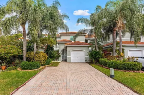 1135 Buttonwood Ln, Hollywood, FL 33019