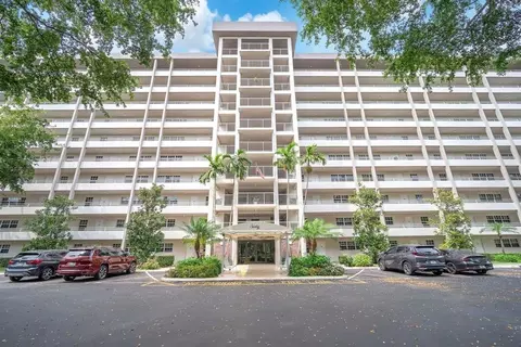 605 Oaks Dr #907, Pompano Beach, FL 33069