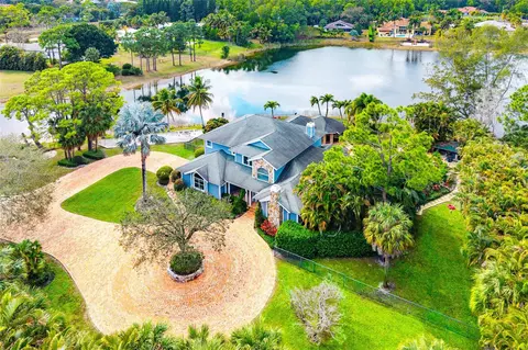 8035 Dillman Rd, West Palm Beach, FL 33411