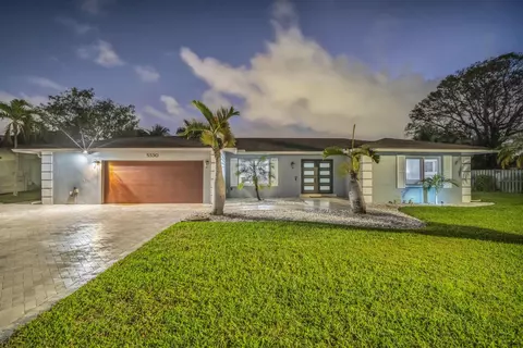 5330 SW 19th St, Plantation, FL 33317