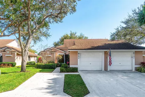 8151 Springlake Dr, Boca Raton, FL 33496