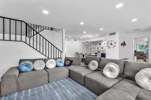 3904 Parkside Ln, Hollywood, FL 33021