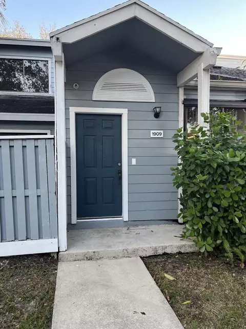 1909 Players Pl, North Lauderdale, FL 33068