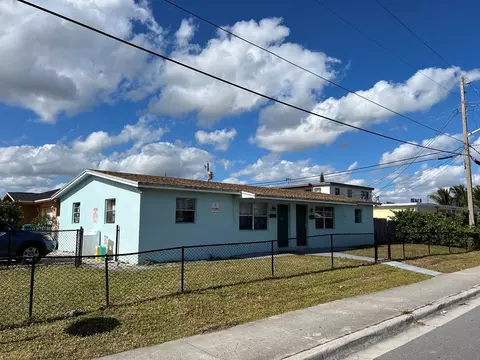 1203 NW 4th St, Boynton Beach, FL 33435