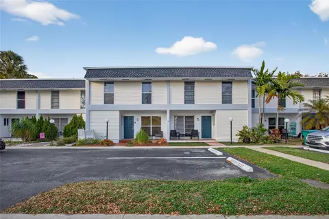 3331 Farragut St #8D, Hollywood, FL 33021