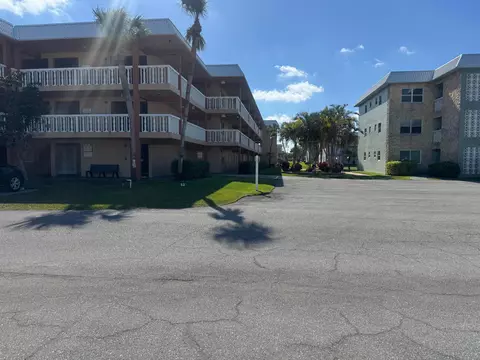9818 Marina Blvd #1220, Boca Raton, FL 33428