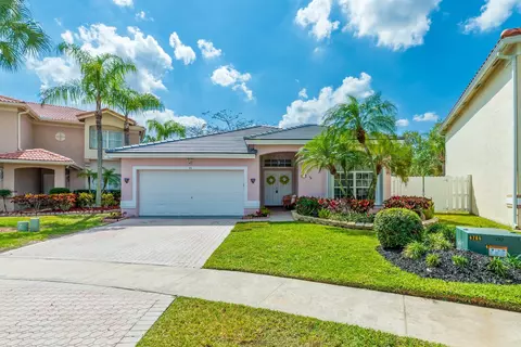 98 Gables Blvd, Weston, FL 33326