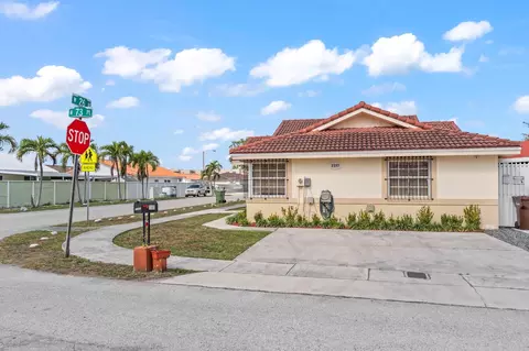 2597 W 73rd Pl, Hialeah, FL 33016