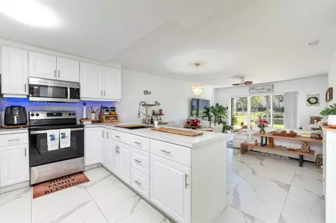 600 NE 2nd St #105, Dania Beach, FL 33004