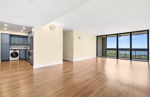 2400 Presidential Way #PH2, West Palm Beach, FL 33401