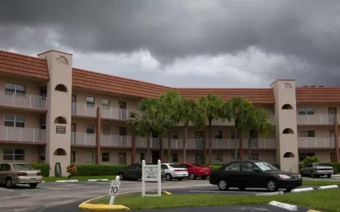 8040 N Sunrise Lakes Dr #303, Fort Lauderdale, FL 33322