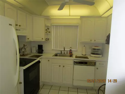 9350 Sunrise Lakes Blvd #103, Sunrise, FL 33322