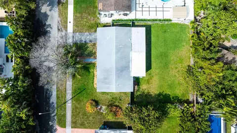 2515 NE 207th St, Miami, FL 33180