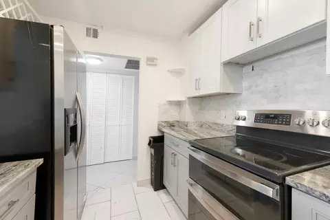 3800 N Hills Dr #402, Hollywood, FL 33021
