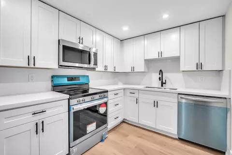3900 N Hills Dr #414, Hollywood, FL 33021