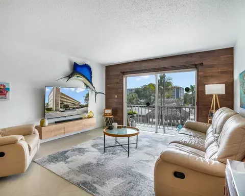 4700 Washington St #301, Hollywood, FL 33021