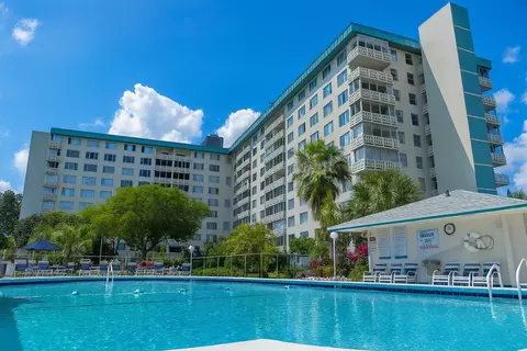 4330 Hillcrest Dr #420, Hollywood, FL 33021