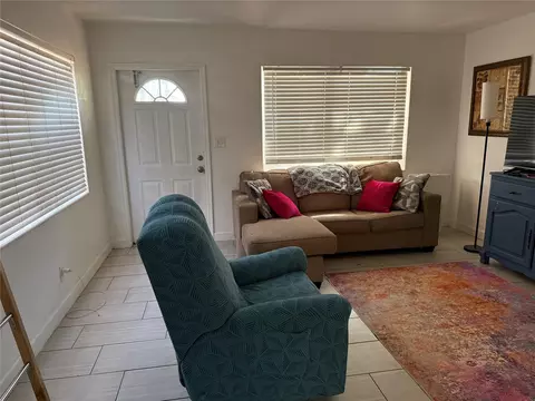 Living - 817 SE 9th St, Okeechobee, FL 34974 photo 2 of 3