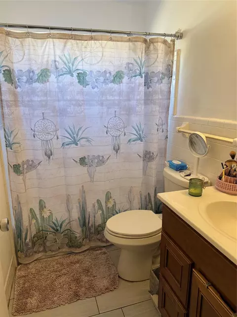 Bath - 817 SE 9th St, Okeechobee, FL 34974 photo 1 of 2