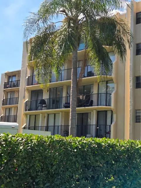 3500 Blue Lake Dr #304, Pompano Beach, FL 33064