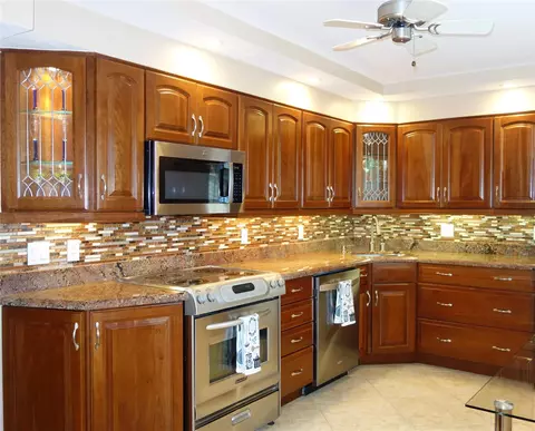 625 Oaks Dr #302, Pompano Beach, FL 33069