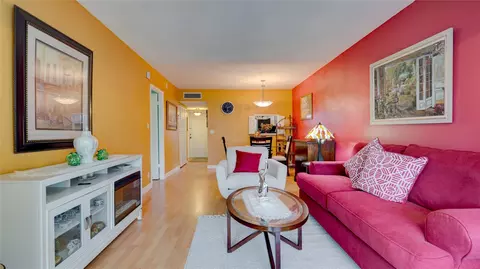 3150 Holiday Springs Blvd #311, Margate, FL 33063