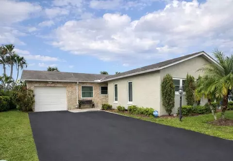 7203 Pine Manor Dr, Lake Worth, FL 33467