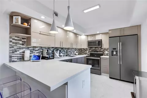 805 Cypress Blvd #210, Pompano Beach, FL 33069