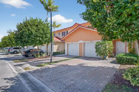 8204 Santa Monica Ave #8204, Tamarac, FL 33321
