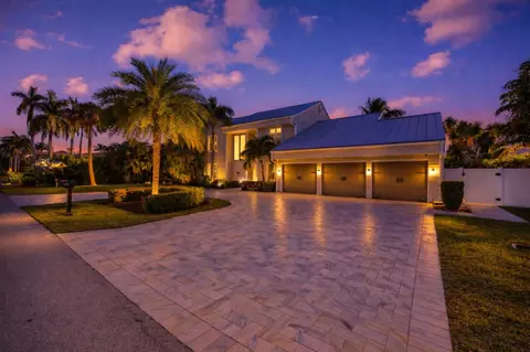 910 Jasmine Dr, Delray Beach, FL 33483