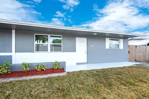 6884 SW 15th St, North Lauderdale, FL 33068