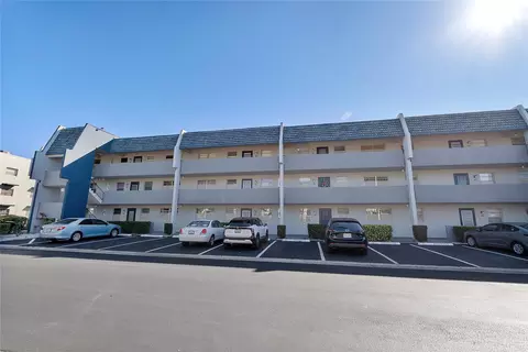 7787 Golf Circle Dr #312, Margate, FL 33063
