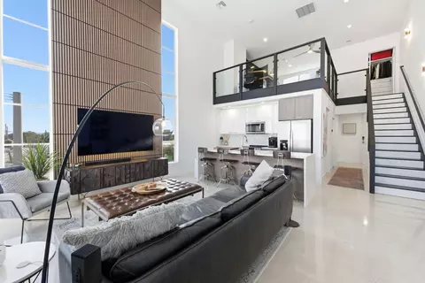 410 NE 36th St #9, Oakland Park, FL 33334