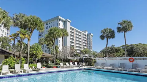 625 Oaks Dr #808, Pompano Beach, FL 33069