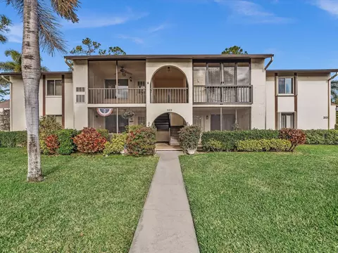 305 Knotty Pine Cir #A2, Greenacres, FL 33463