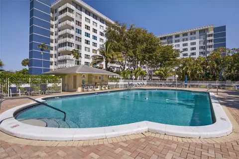 4400 Hillcrest Dr #704, Hollywood, FL 33021